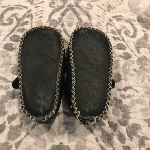 Infant uggs - Picture 2 of 3